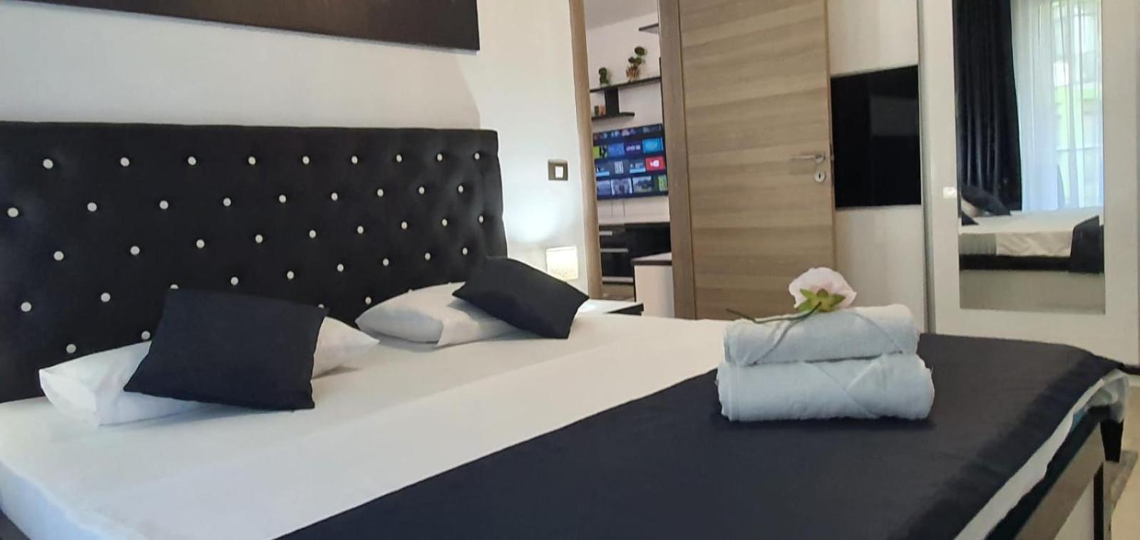 Alezzi Resort Luxury Apartament Prima Linie La Mare นาโวดาริ ภายนอก รูปภาพ